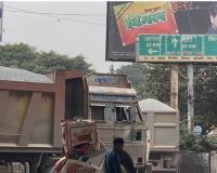 “ओवरलोडिंग डंपरों का आतंक! टूंडला प्रशासन मूकदर्शक – जनता दहशत में”