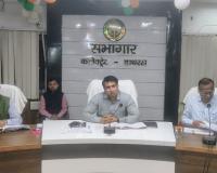 राजस्व और कर करेत्तर वसूली की समीक्षा बैठक में डीएम ने दिए सख्त निर्देश