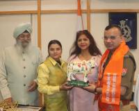 अपराधियों के खिलाफ कार्यवाई करने पर एसएसपी को किया सम्मानित