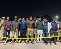 शिक्षक दंपति से लूट करने वाले दो बदमाश गिरफ्तार, पैरों में लगी गोली