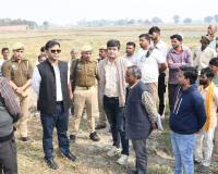 डीएम ने किया नवीन मंडी परिषद सिरसागंज का निरीक्षण