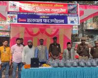 शिकोहाबाद में हलचल फाउंडेशन ने किया हेलमेट वितरण, सड़क सुरक्षा के लिए जागरूकता अभियान तेज