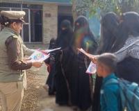 मिशन शक्ति : महिलाओं को पम्पलैट बांटकर किया जागरूक 