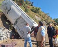 टिहरी में बस दुर्घटना में पांच श्रद्धालुओं की मौत, चालक समेत 13 अन्य घायल