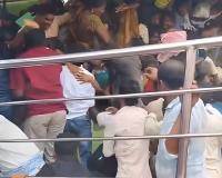 आंध्र प्रदेश के काशीबुग्गा मंदिर में भगदड़ मचने से कम से कम सात लोगों की मौत