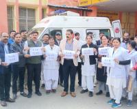 पुरानी पेंशन बहाली आंदोलन में FIR दर्ज होने के विरोध में शिक्षक-कर्मचारियों ने किया जमकर प्रदर्शन