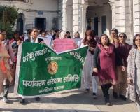 गोकुलदास हिंदू गर्ल्स कॉलेज में राष्ट्रीय प्रदूषण नियंत्रण दिवस पर पर्यावरण संरक्षण रैली