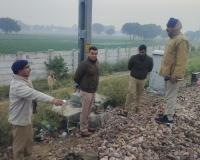 फिरोजाबाद: दिल्ली–हावड़ा रूट पर ट्रेन की चपेट में दो युवकों की मौत