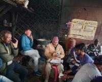 खाद्य विभाग की टीम पहुंचते ही हुईं दुकानें बंद