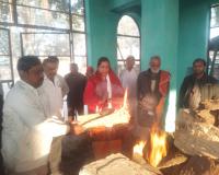 रामबाग में मातम पुजारी परिवार की इकलौती बेटी ने निभाया फर्ज मां को दी मुख्गनि चार साल पहले पिता को भी दी थी मुख्गनि