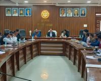 जीआईएस, डाटा फीडिंग और मैपिंग प्रगति रिपोर्ट : डीएम ने की जनोपयोगी कार्यों की समीक्षा बैठक 