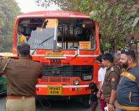 मुरादाबाद : नशे में धुत बस चालक का कहर, मिनी मेट्रो को मारी भीषण टक्कर, कई लोग गंभीर घायल