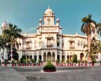 लखनऊ: केजीएमयू में धर्मांतरण गतिविधियों का आरोप लगाते हुए विश्व हिंदू परिषद ने विरोध प्रदर्शन किया.