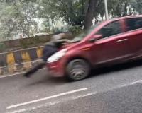 यातायात पुलिसकर्मी को कार चालक ने 500 मीटर तक बोनट पर घसीटा,मामला दर्ज