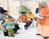 उप्र: जनता दर्शन में महिला की शिकायत पर मुख्यमंत्री ने पुलिस आयुक्त को कार्रवाई का निर्देश दिया