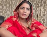 सोशल मीडिया पर टिप्पणी: न्यायालय ने गायिका नेहा सिंह राठौर को गिरफ्तारी से सुरक्षा प्रदान की