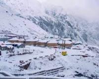 भद्रवाह में बर्फबारी के बाद पर्यटन स्थलों पर उमड़ी भीड़ के मद्देनजर सुरक्षा कड़ी की गई