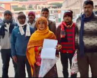 आम गली पर कब्जे का आरोप, डीएम से शिकायत