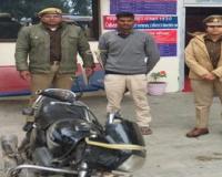 पचोखरा पुलिस ने चोरी की बाइक संग आरोपी दबोचा