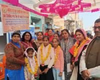 महिला एवं बाल जागृति सेवा संस्थान ने जरूर मंदो को बांटे कपड़े 