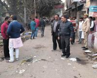 नगला बीच में नहर की पटरी से अतिक्रमण हटाया