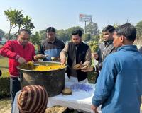 एफएच मेडिकल कॉलेज मंदिर परिषद में मकर संक्रांति पर भव्य खिचड़ी वितरण