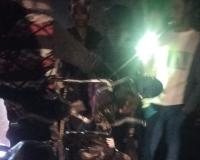 अज्ञात वाहन की टक्कर से बुलेट सवार बच्ची सहित दो की मौत 