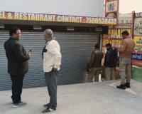 आगरा रोड के होटल पर चला प्रशासन का डंडा, सील