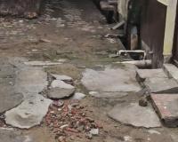 वार्ड 11 की गली बदहाल, जलापूर्ति व मरम्मत न होने पर आंदोलन की चेतावनी