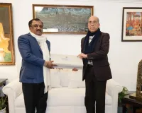 अयोध्या के रामकथा संग्रहालय को 233 साल पुरानी रामायण की पांडुलिपि भेंट की गई