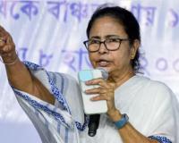 दिल्ली में हमारे सांसदों के साथ हुए शर्मनाक और गलत बर्ताव की निंदा करती हूं : ममता