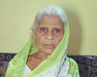 मृत मानी जा रही 103 वर्षीय महिला अंतिम संस्कार की तैयारियों के बीच जीवित मिली