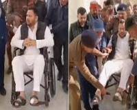 चोट के कारण व्हीलचेयर से विधानसभा पहुंचे तेजस्वी यादव, सरकार पर साधा निशाना