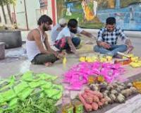 मथुरा जेल के बंदी फल-सब्जियों से बना रहे त्वचा और पर्यावरण अनुकूल ‘हर्बल गुलाल’