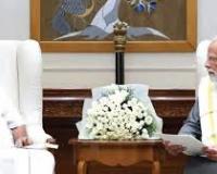 प्रख्यात मलयाली साहित्यकारों ने प्रधानमंत्री से मुलाकात की; केरल का नाम बदलने पर आभार जताया