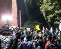 पुस्तकालय में तोड़फोड़ करने पर जेएनयू ने पांच विद्यार्थियों को निलंबित किया