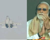 प्रधानमंत्री ने असम के मोरान में वायुसेना के विमानों के हवाई करतब देखे