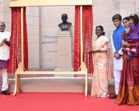 प्रधानमंत्री ने राष्ट्रपति भवन में चक्रवर्ती राजगोपालाचारी की आवक्ष प्रतिमा के अनावरण की सराहना की