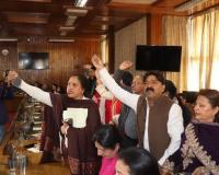 शिमला नगर निगम भवन में हंगामा, महापौर ने भाजपा के नौ पार्षदों को निलंबित किया