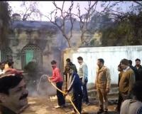 रेलवे स्टेशन परिसर में पीवीसी पाइप में लगी आग, बड़ा हादसा टला