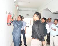 जिलाधिकारी ने किया ईवीएम/वीवीपैट का मासिक निरीक्षण