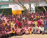 जसराना के परिषदीय विद्यालयों के छात्रों ने मनाई होली