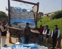 खाद की हेराफेरी का भंडाफोड़, ट्रक समेत भारी मात्रा में उर्वरक जब्त