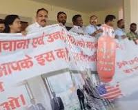 झारखंड विधानसभा के सामने एलपीजी संकट को लेकर विधायकों ने किया प्रदर्शन