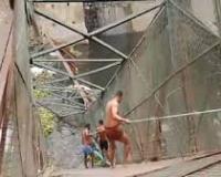 दिल्ली: रूपनगर में ‘असुरक्षित’ लोहे का पुल ढहने से एक महिला की मौत