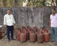 उप्र : रसोई गैस सिलेंडर की कालाबाजारी के मामलों में 70 मुकदमे दर्ज, 10 लोग गिरफ्तार