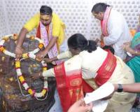 राष्ट्रपति द्रौपदी मुर्मू ने गोवर्धन के दानघाटी मंदिर में की पूजा-अर्चना