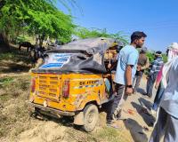 अनियंत्रित ऑटो पलटा दो यात्री घायल