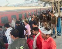 होली से पहले टूंडला रेलवे स्टेशन पर आरपीएफ-जीआरपी की संयुक्त चेकिंग