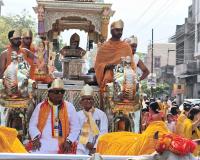 जयकारों के बीच निकली भगवान आदिनाथ की भव्य शोभायात्रा